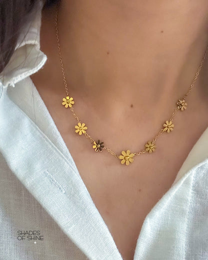 Sara Flower Necklace