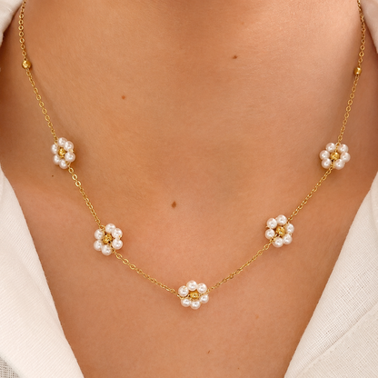 White Daisy Necklace